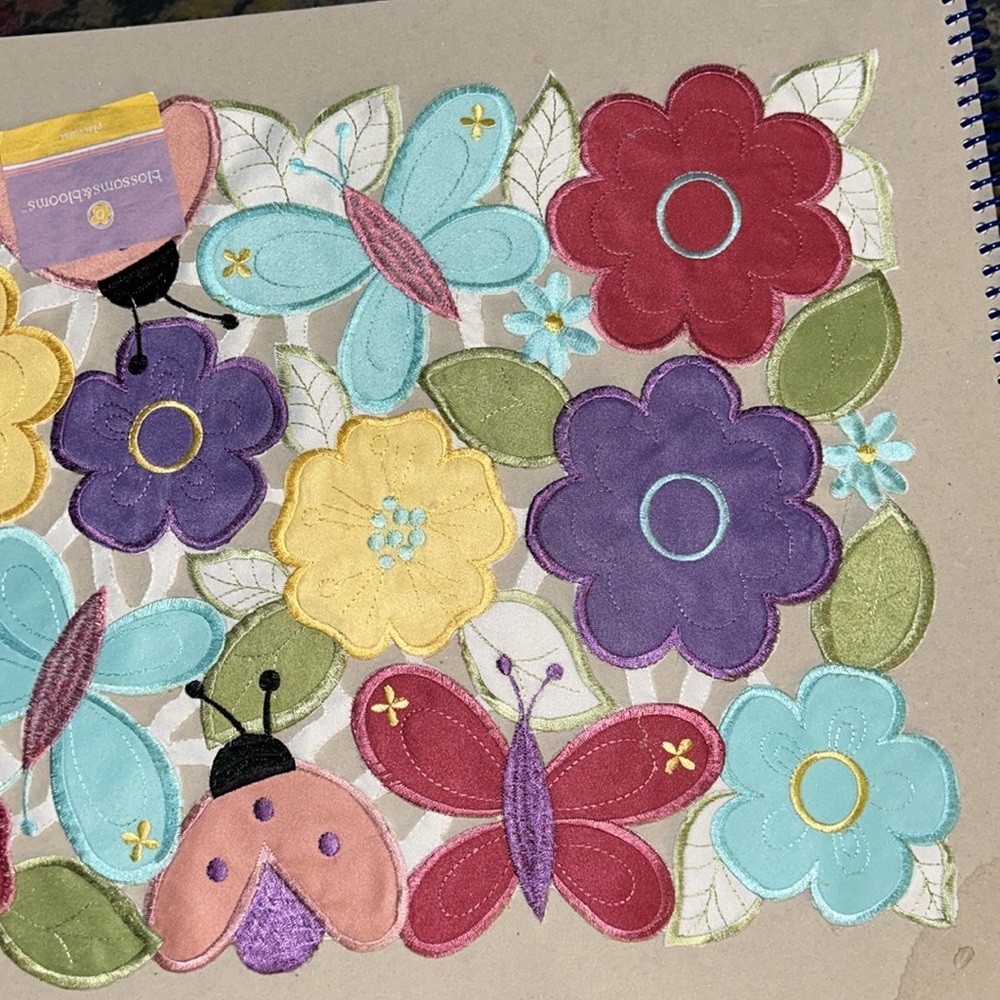 NWT Spring Placemat with cut out butterfly and ladybug floral print - Picture 4 of 10